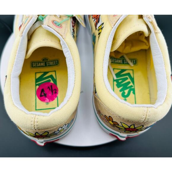 New Vans X Sesame Street Old Skool Natural Sneakers ELMO SHOES Sz 4.5 - Picture 3 of 8